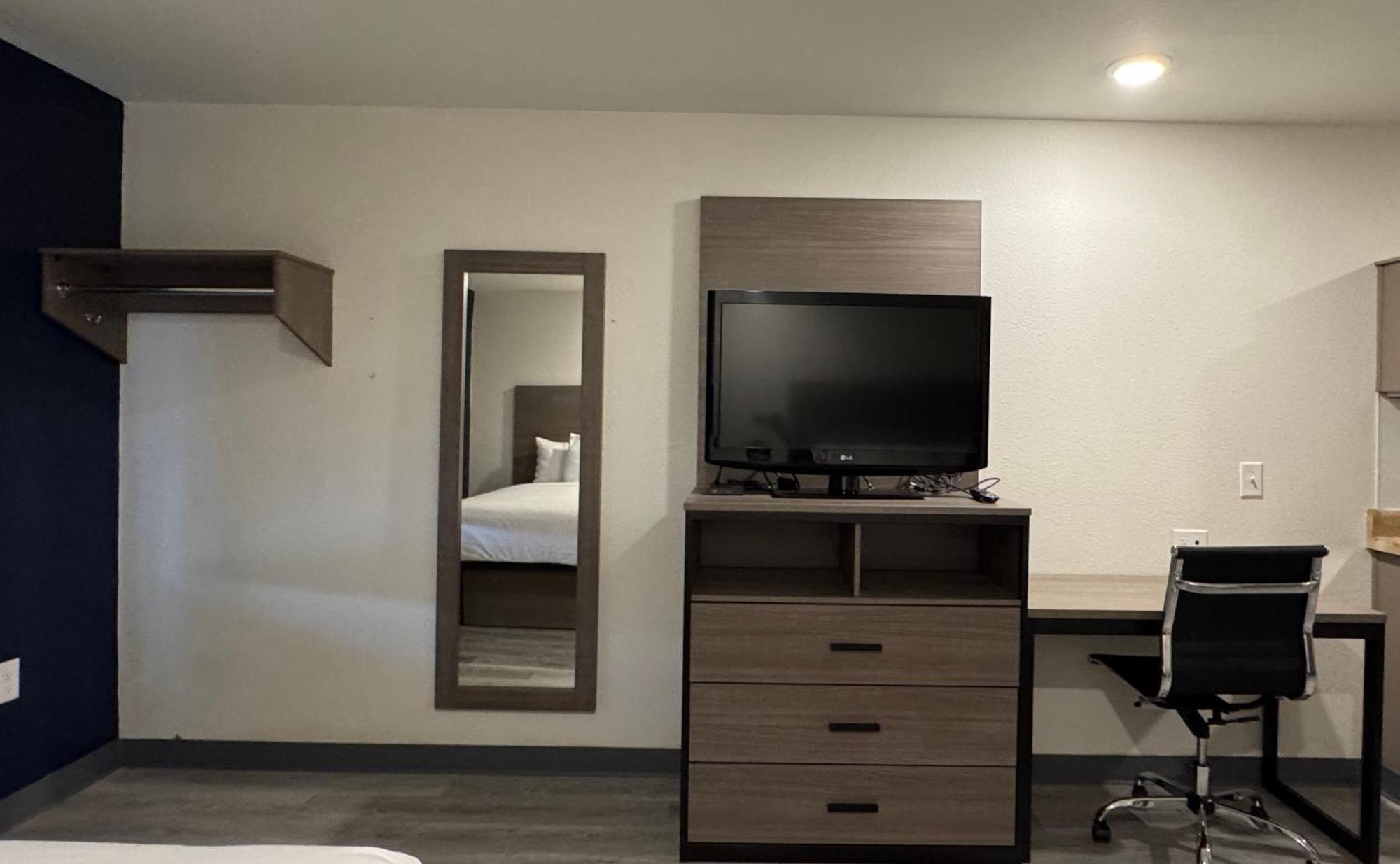 Baymont By Wyndham Dickinson Hotel Bagian luar foto