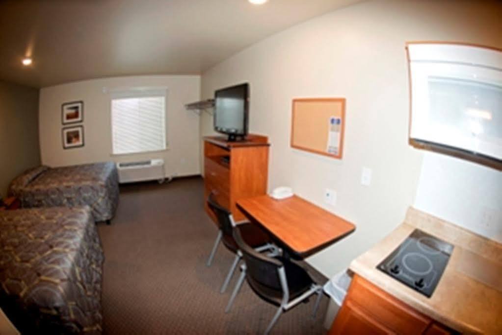 Baymont By Wyndham Dickinson Hotel Bagian luar foto